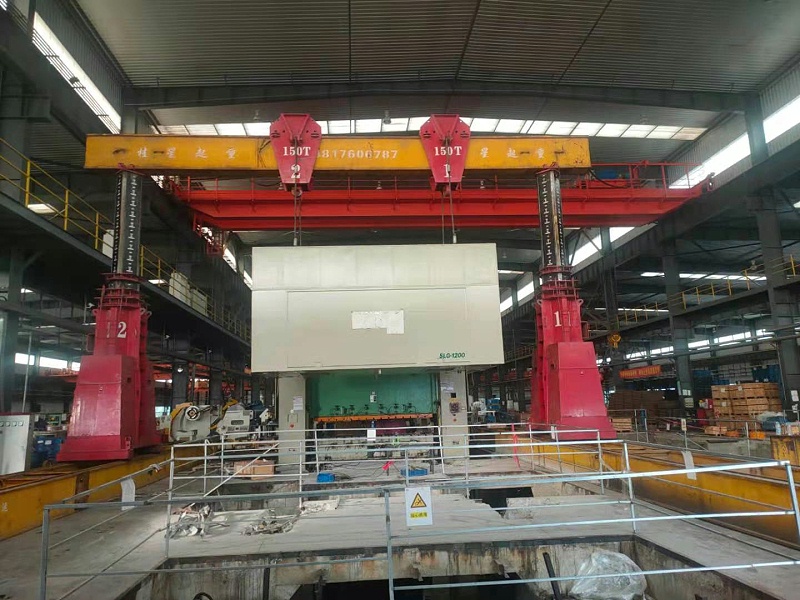 大型設(shè)備龍門(mén)吊吊裝